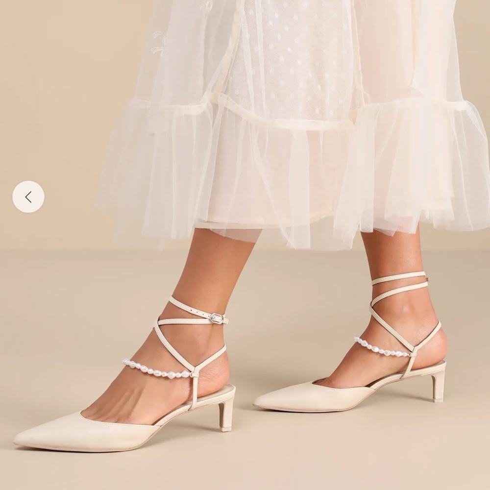 NWOT Dolce Vita Loklyn Pearl Vanilla leather pointed toe Pearl Ankle Wrap Pumps